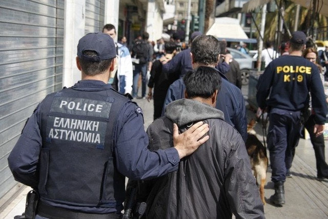 Σε κατάσταση εξαθλίωσης η ΕΛ.ΑΣ – Οργή αστυνομικού: «Κυνηγάμε όλη νύχτα δυο Λίβυους, τους πιάνουμε και τους αφήνουν!»
